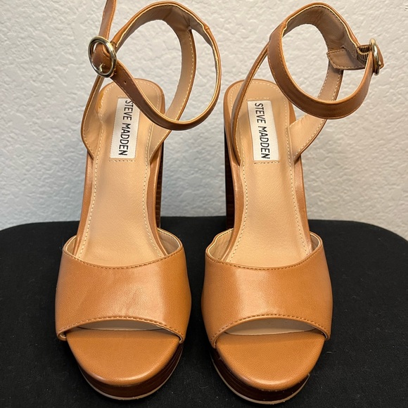 Steve Madden Shoes - Cognac Steve Madden Platform Heels.